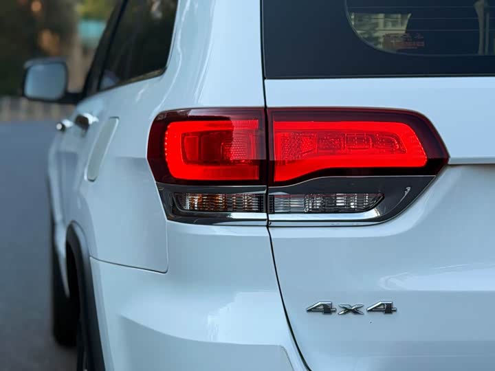 Jeep Grand Cherokee, 2022 — фото 8 из 12