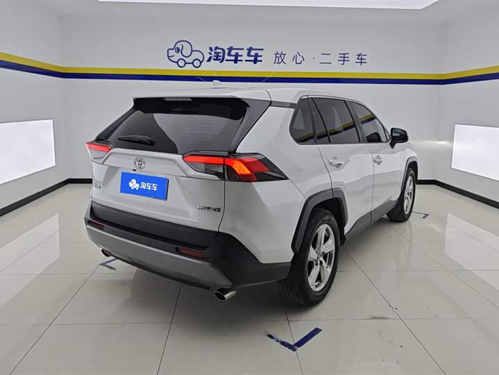 Toyota RAV4, 2022 — фото 3 из 9