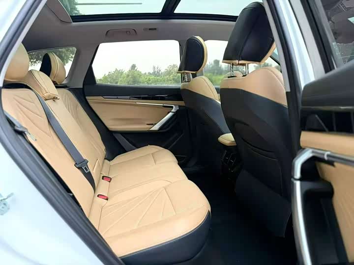 Geely Atlas L, 2023 — фото 5 из 9