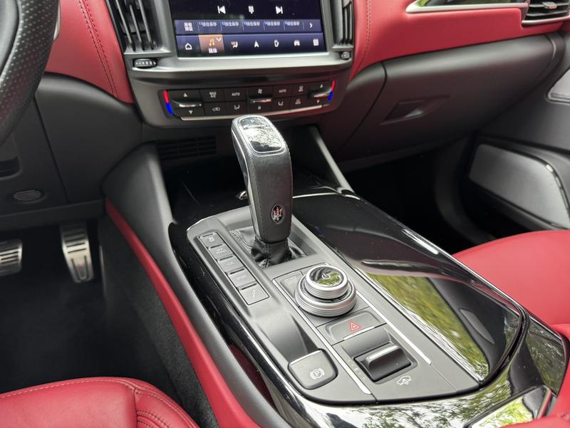 Maserati Levante, 2021 — фото 8 из 12