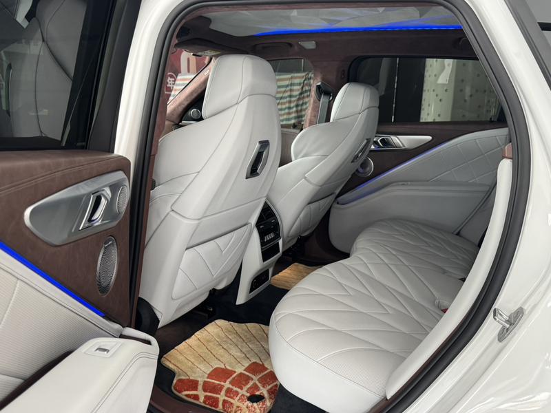 BMW XM, 2025 — фото 8 из 9