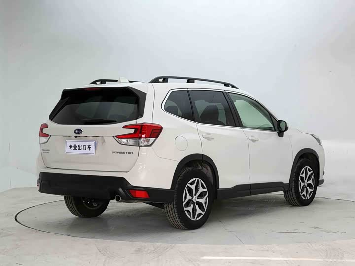 Subaru Forester, 2022 — фото 6 из 9