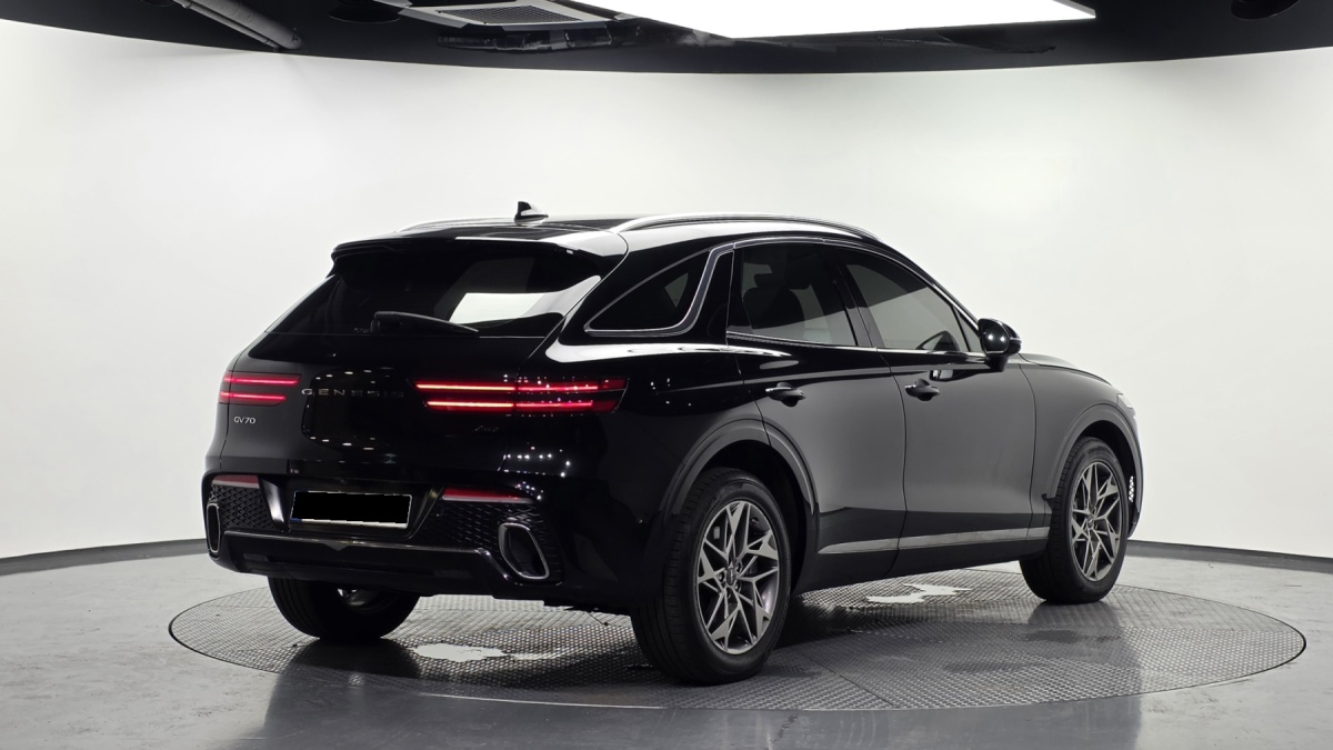 Genesis GV70, 2022 — фото 2 из 12