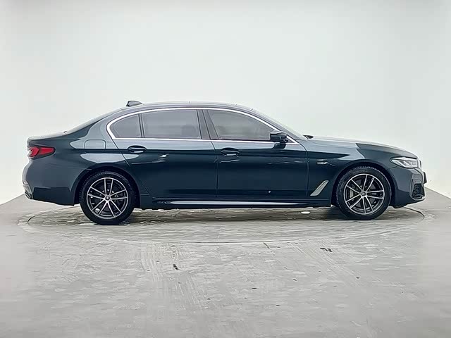 BMW 5 Series Hybrid, 2022 — фото 3 из 9