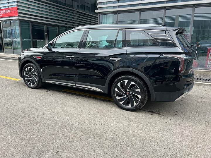 Hongqi HS7 Hybrid, 2024 — фото 6 из 9