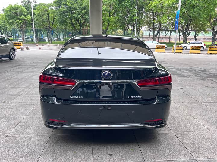 Lexus LS, 2022 — фото 8 из 9