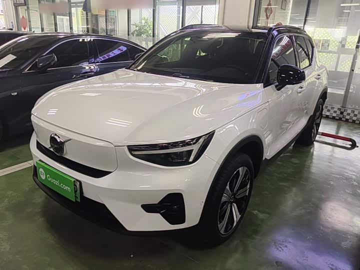 Volvo XC40 EV, 2023 — фото 2 из 9