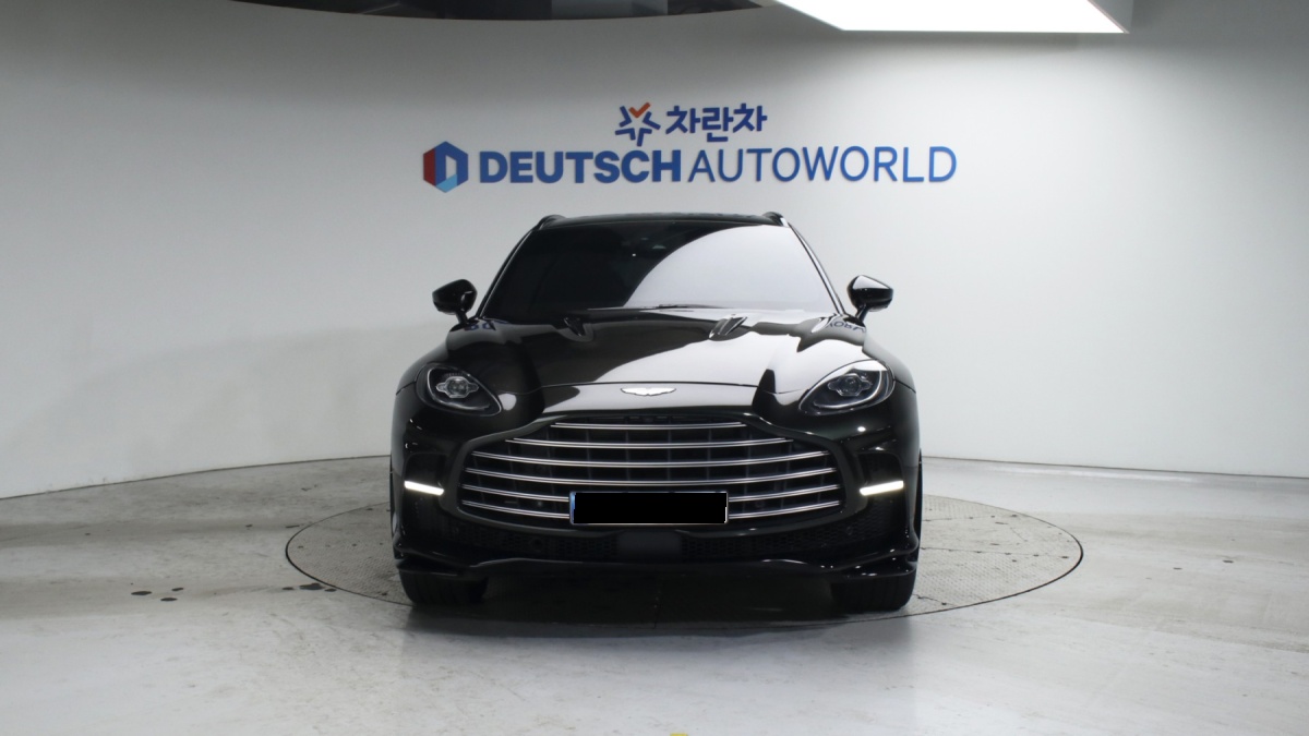 Aston Martin DBX, 2023 — фото 3 из 12