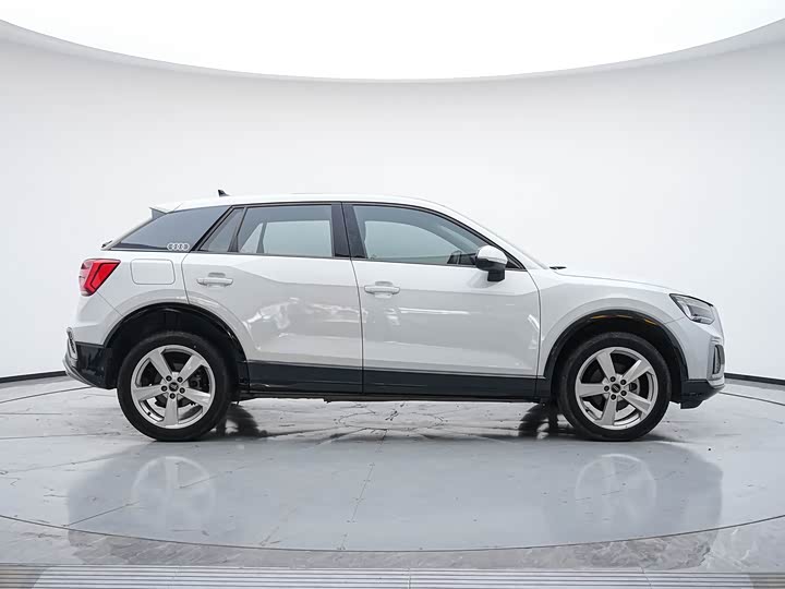 Audi Q2L, 2023 — фото 4 из 9