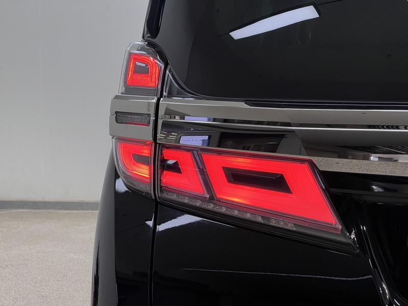 Toyota Vellfire, 2021 — фото 9 из 12