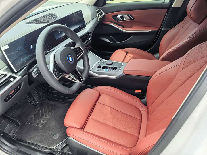 BMW i3, 2025 — фото 4 из 9