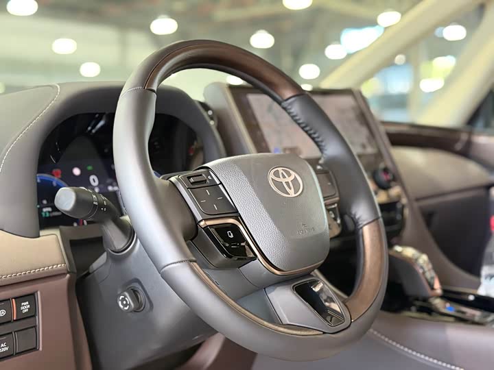 Toyota Alphard, 2026 — фото 5 из 9