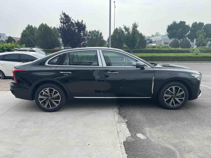 Hongqi H5 Hybrid, 2025 — фото 8 из 12