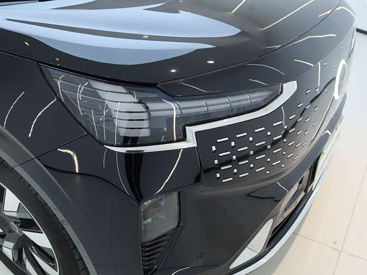 Volvo EM90, 2024 — фото 6 из 9