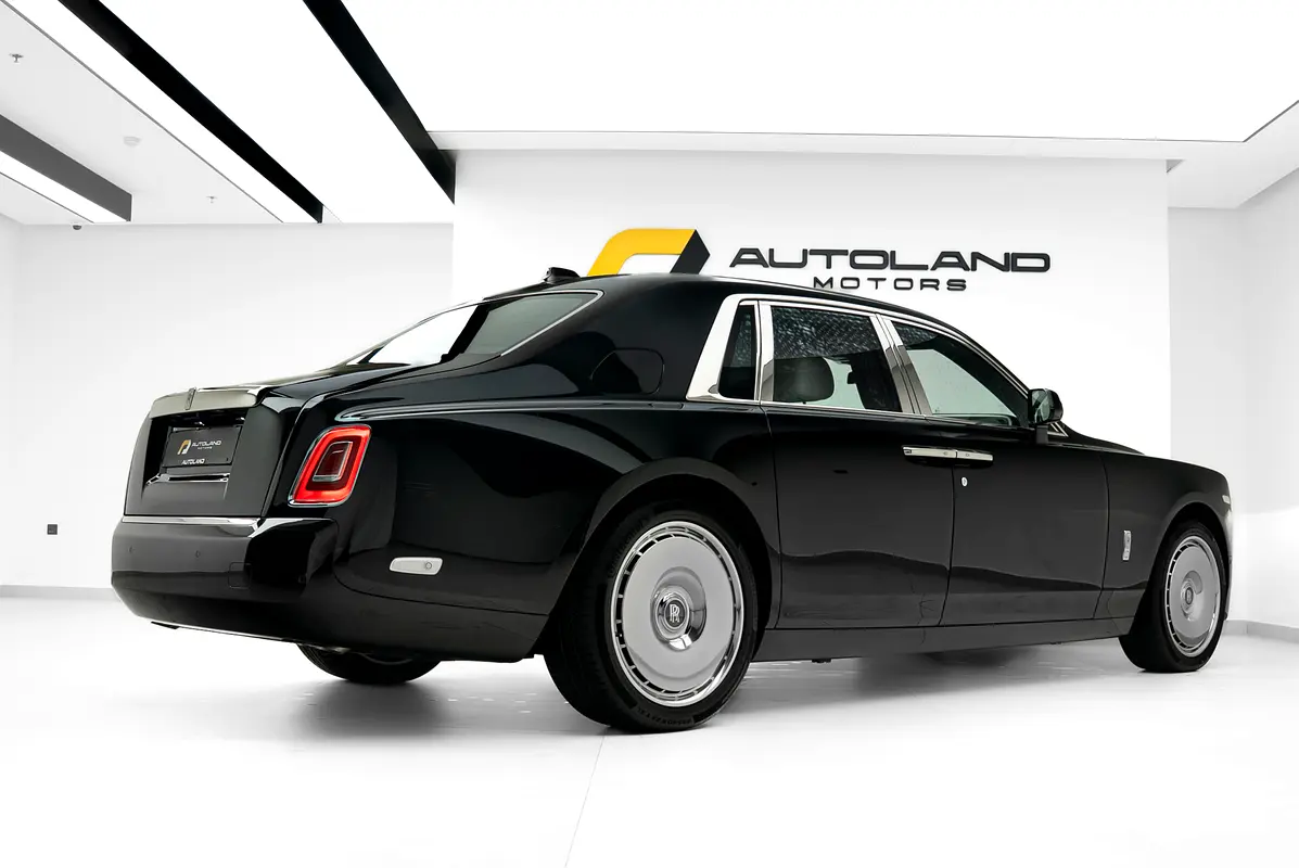Rolls-Royce Phantom, 2026 — фото 2 из 10