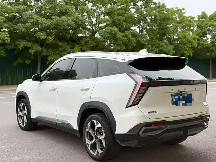 Geely Atlas L, 2023 — фото 7 из 9