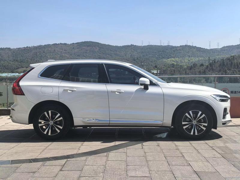 Volvo XC60, 2022 — фото 6 из 10