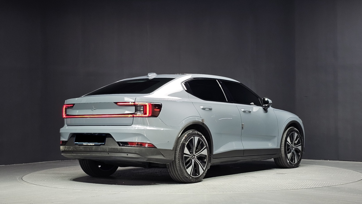 Polestar 2, 2022 — фото 2 из 12