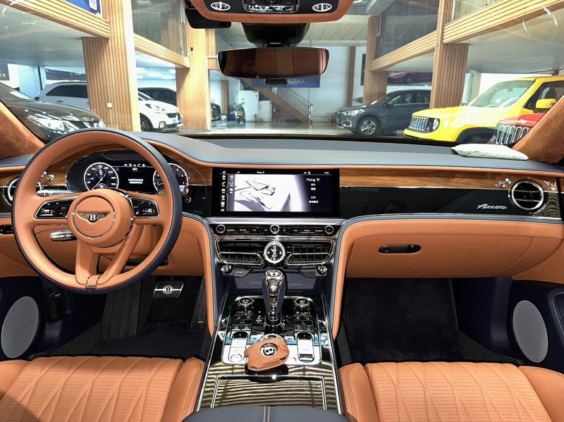 Bentley Flying Spur, 2023 — фото 4 из 9
