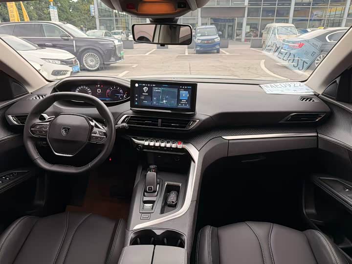 Peugeot 5008, 2023 — фото 8 из 9