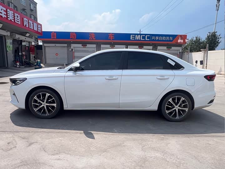 Geely Emgrand, 2023 — фото 3 из 7
