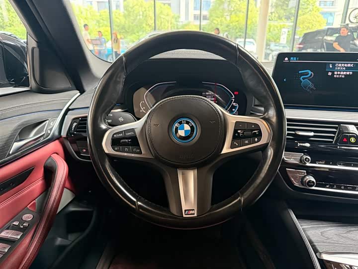 BMW 5 Series Hybrid, 2022 — фото 2 из 9