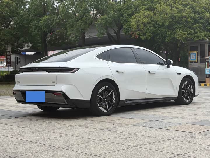 Geely Galaxy E8, 2025 — фото 7 из 9
