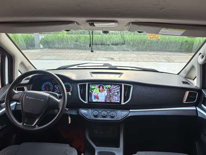 Dongfeng Forthing Lingzhi M5 EV, 2022 — фото 6 из 9