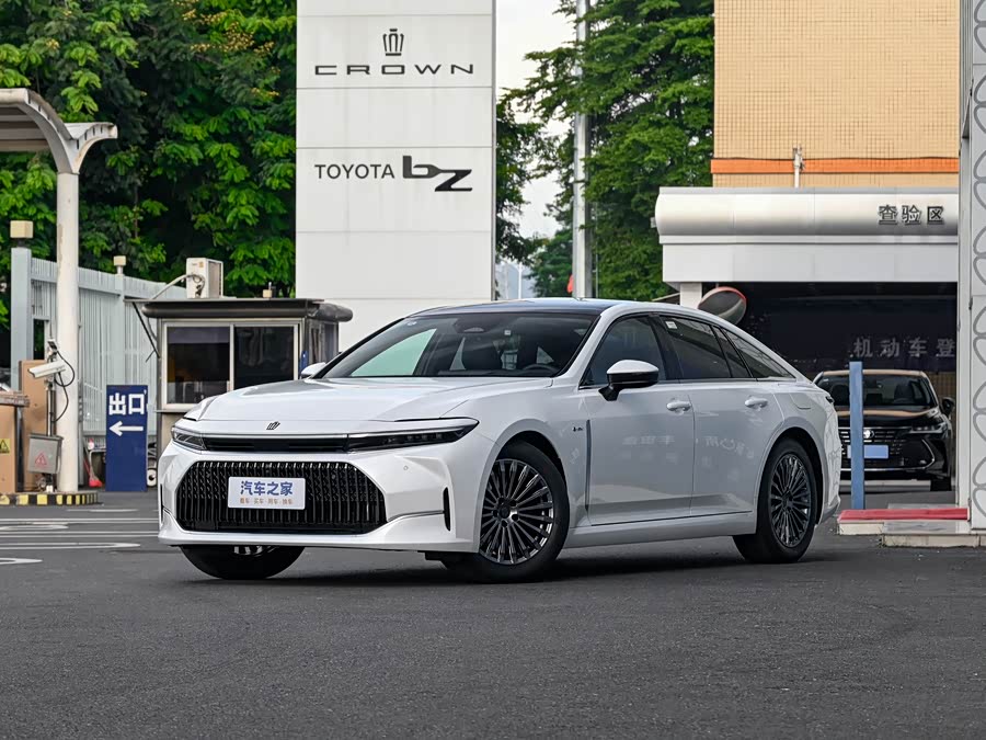 Toyota Crown Sedan, 2026 — купить в Белгороде под ключ