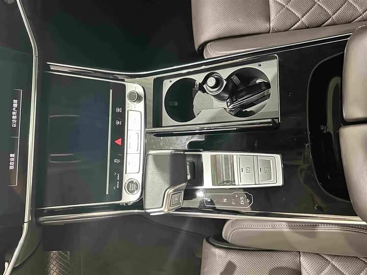 Audi A8, 2023 — фото 9 из 9