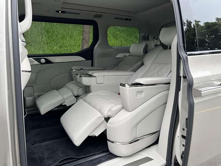 Volvo EM90, 2023 — фото 8 из 9