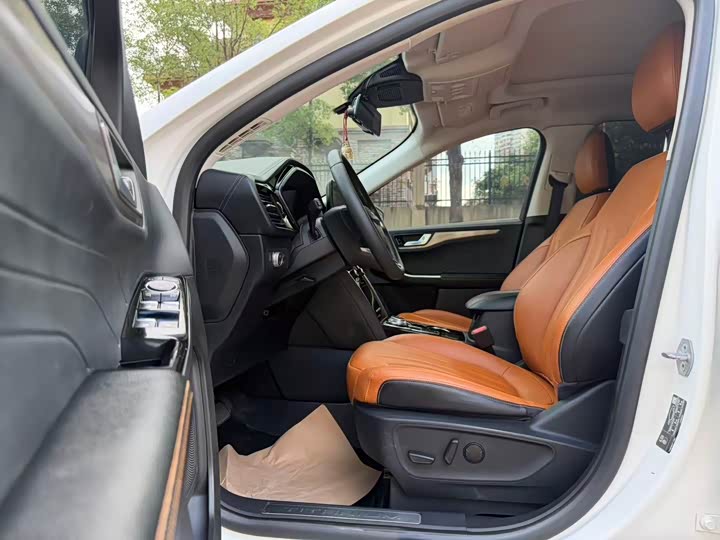 Ford Escape, 2021 — фото 8 из 9