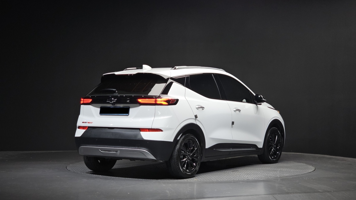 Chevrolet Bolt EUV, 2023 — фото 2 из 12