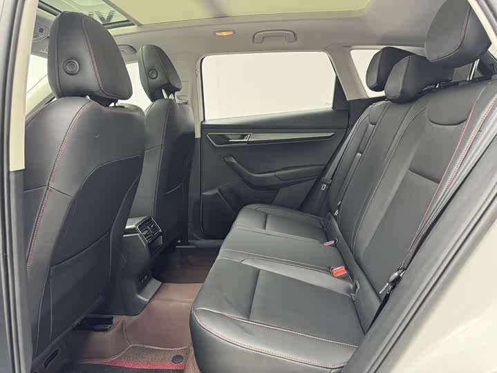 Skoda Karoq, 2023 — фото 8 из 9
