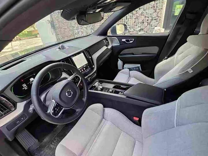 Volvo XC60 Hybrid, 2023 — фото 4 из 9