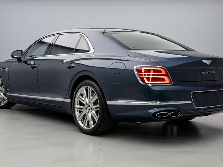 Bentley Flying Spur Hybrid, 2022 — фото 9 из 9