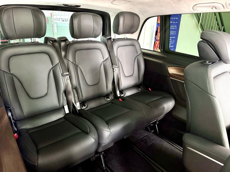 Mercedes-Benz V-Class, 2023 — фото 12 из 12