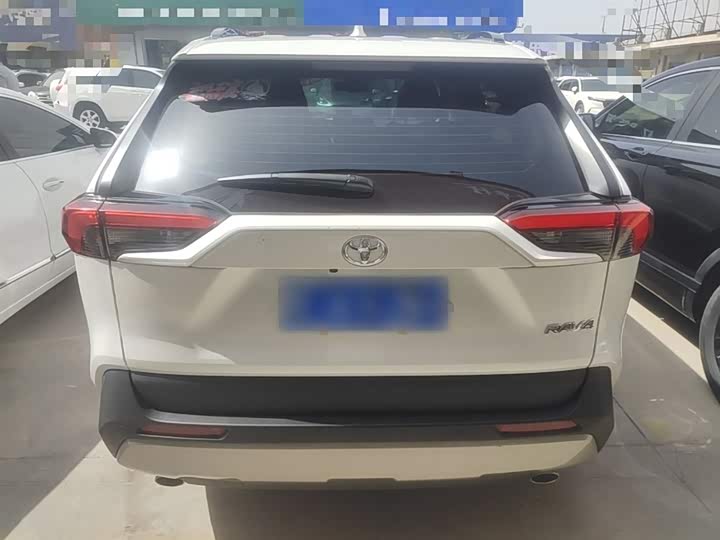 Toyota RAV4, 2023 — фото 6 из 9