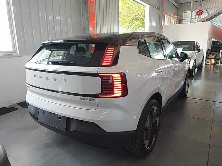 Volvo EX30, 2025 — фото 7 из 9