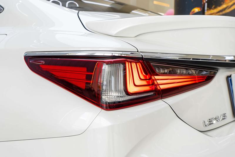 Lexus ES, 2023 — фото 9 из 12