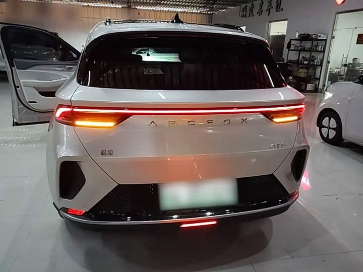 BAIC Arcfox Alpha T6, 2025 — фото 6 из 9