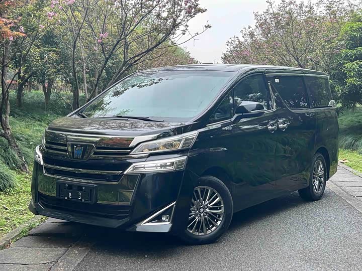 Toyota Vellfire, 2022 — купить в Калуге под ключ