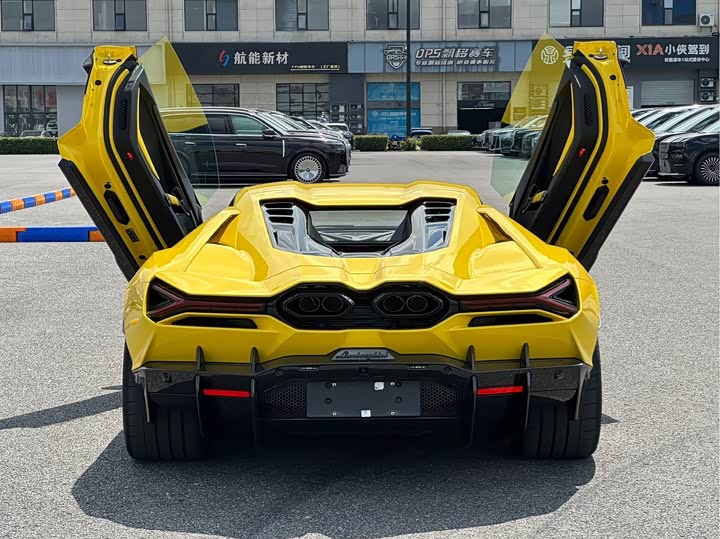 Lamborghini Revuelto, 2024 — фото 5 из 7