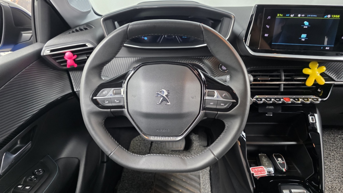 Peugeot 208, 2022 — фото 12 из 12