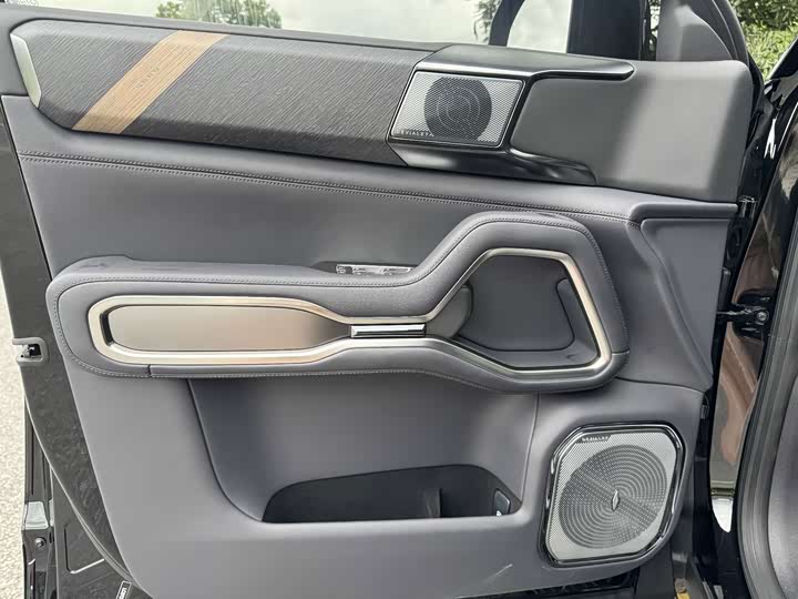 BYD FangChengBao Leopard 8, 2025 — фото 5 из 9