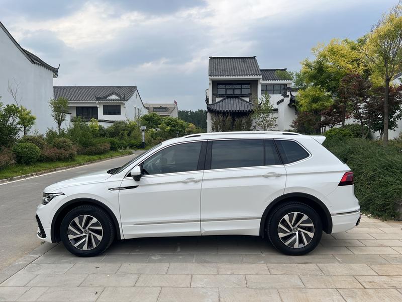 Volkswagen Tiguan L Hybrid, 2021 — фото 4 из 12