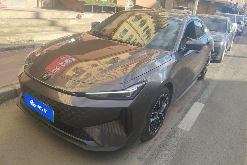 Changan UNI-V Hybrid, 2024 — купить в Воронеже под ключ