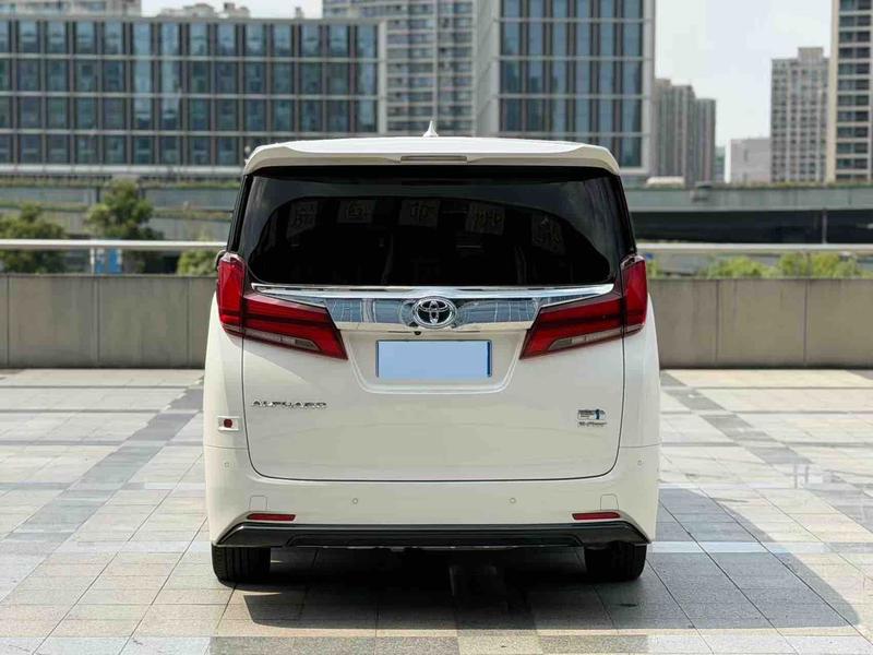 Toyota Alphard, 2022 — фото 6 из 12