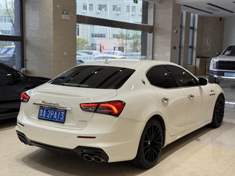 Maserati Ghibli, 2023 — фото 6 из 12