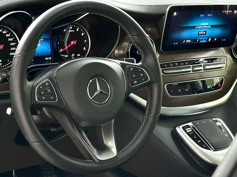 Mercedes-Benz V-Class, 2023 — фото 8 из 12